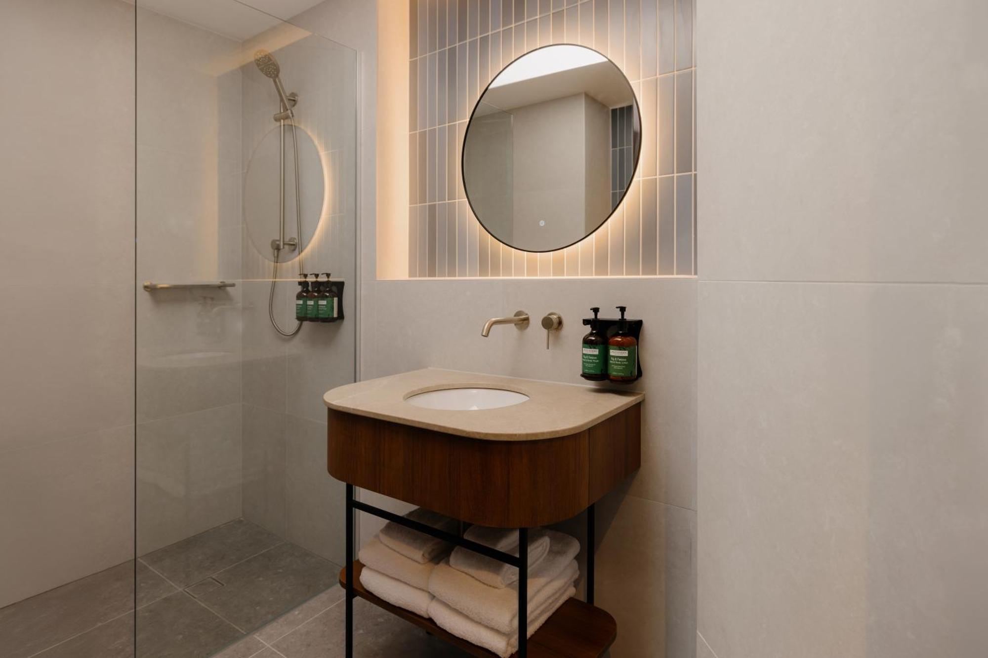 Crowne Plaza Adelaide Mawson Lakes By Ihg Exterior photo